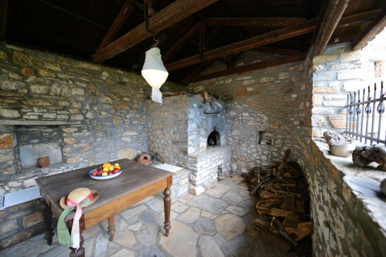 Villa Aronia Stone House à Lafkos Extérieur photo